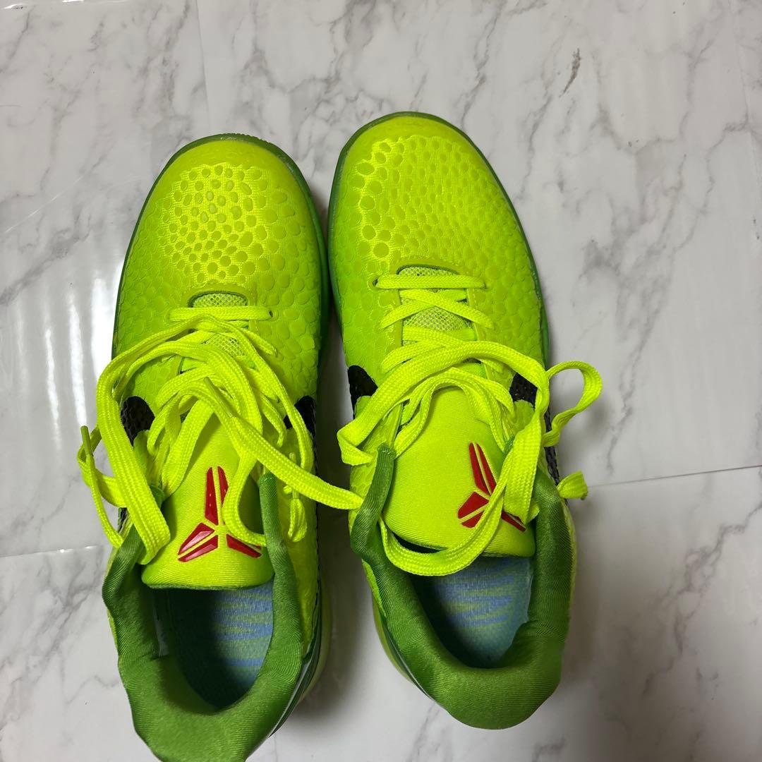 コービー・ブライアント バスケットシューズ 蛍光イエロー 残り1点=【額入り】コービー・ブライアント 直筆サイン入りバスケット