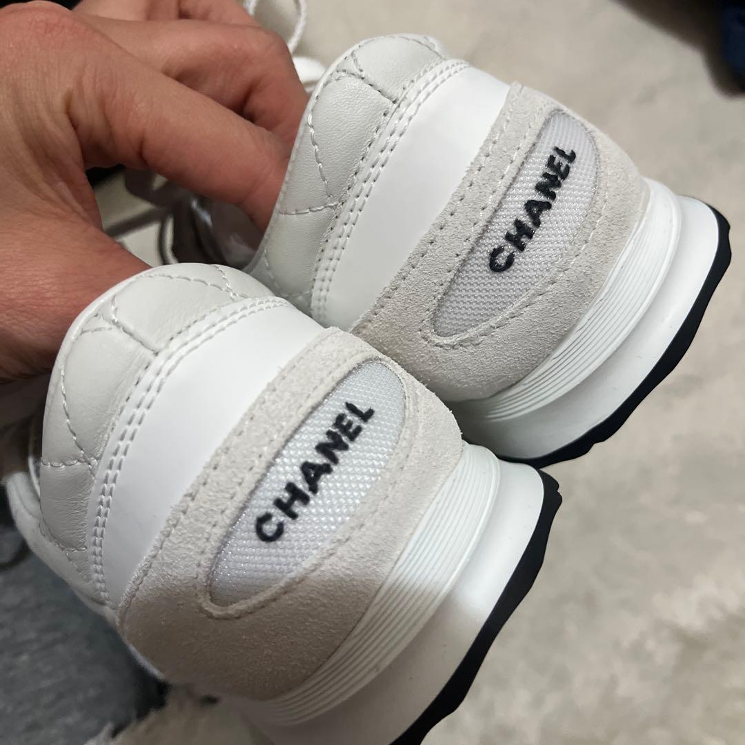 CHANEL ホワイト キルティングスニーカー2026春夏コレクション - メルカリ