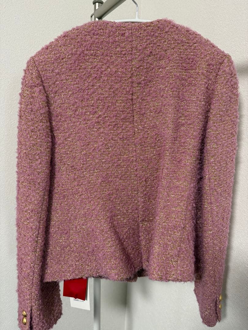 新品未使用 saqui 日本製 ピンクノーカラージャケットゴールドボタン