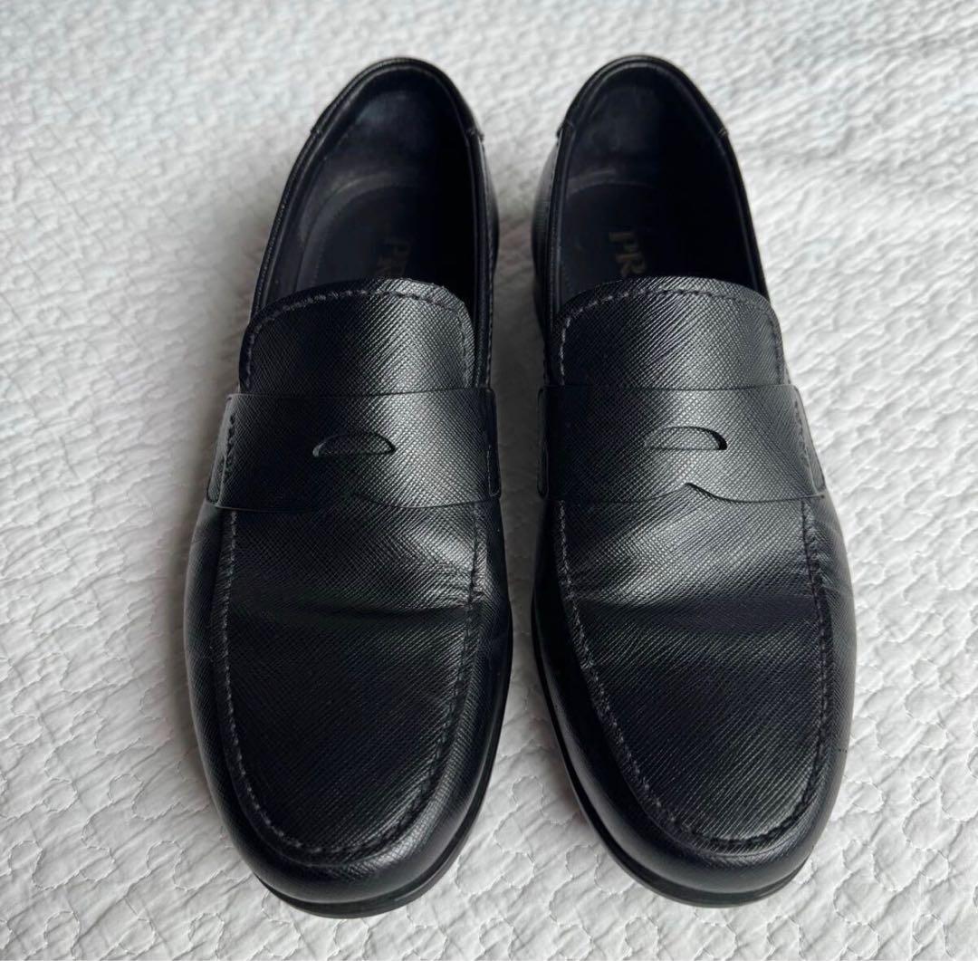 美品 高級 PRADA サフィアーノ ローファー ロゴ黒 レザー 25.5cm