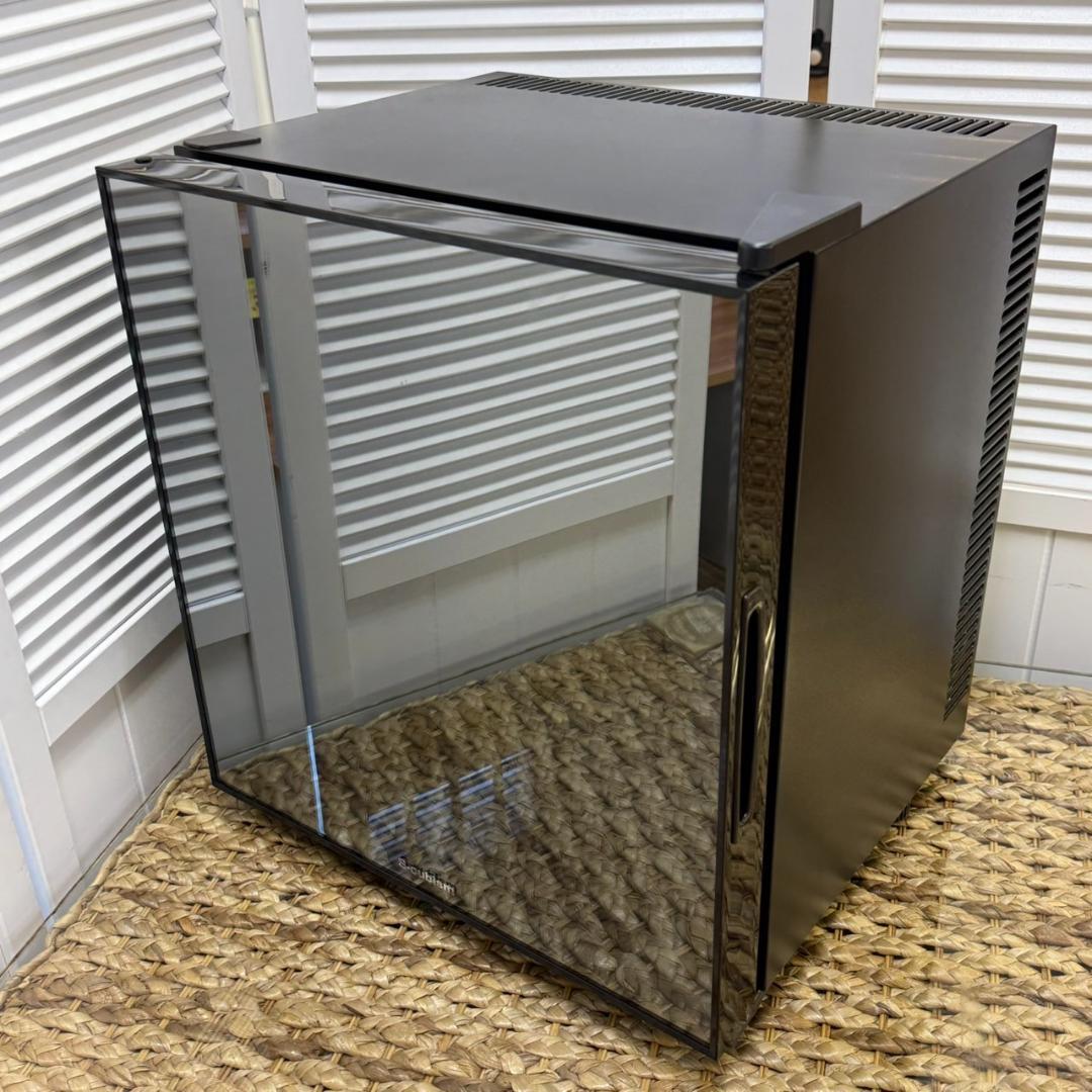 ★エスキュービズム　20L　冷蔵庫　ペルチェ式　WRH-M120　2018年製 コンパクトサイズで音が静か。 一人暮らしやプライベートルーム