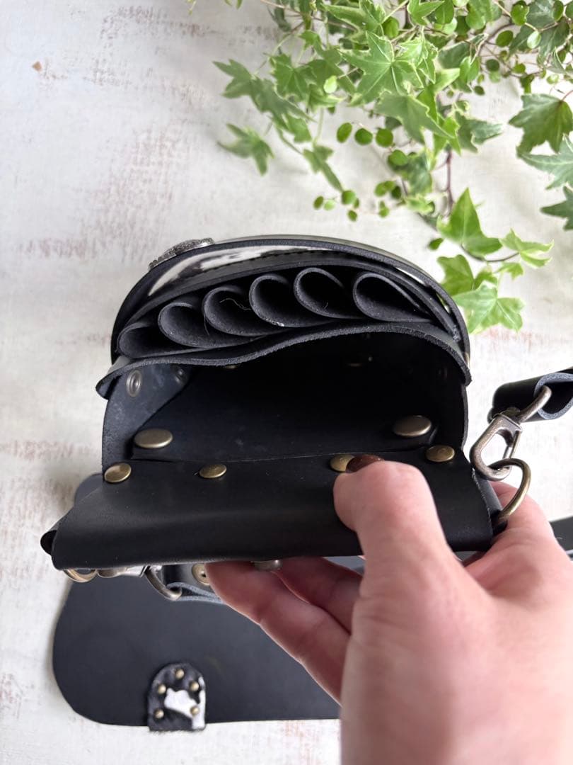 牛革ブラック ハラコカウの蓋付き大容量シザーケース - メルカリ