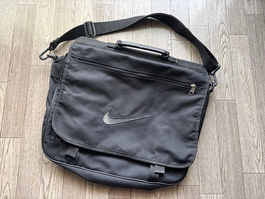90s NIKE ショルダーバッグ メッセンジャーバッグ Y2K - メルカリ