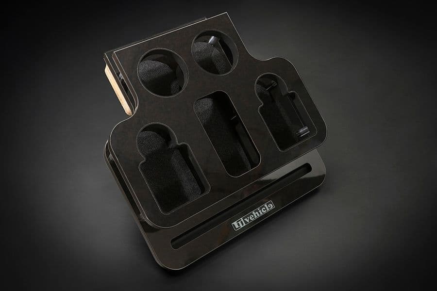 【新品】200ハイエース　ユーアイビークル　リア用マルチホルダー　ダークプライム ハイエース ドリンク＆スマホホルダー（リア用マルチホルダー