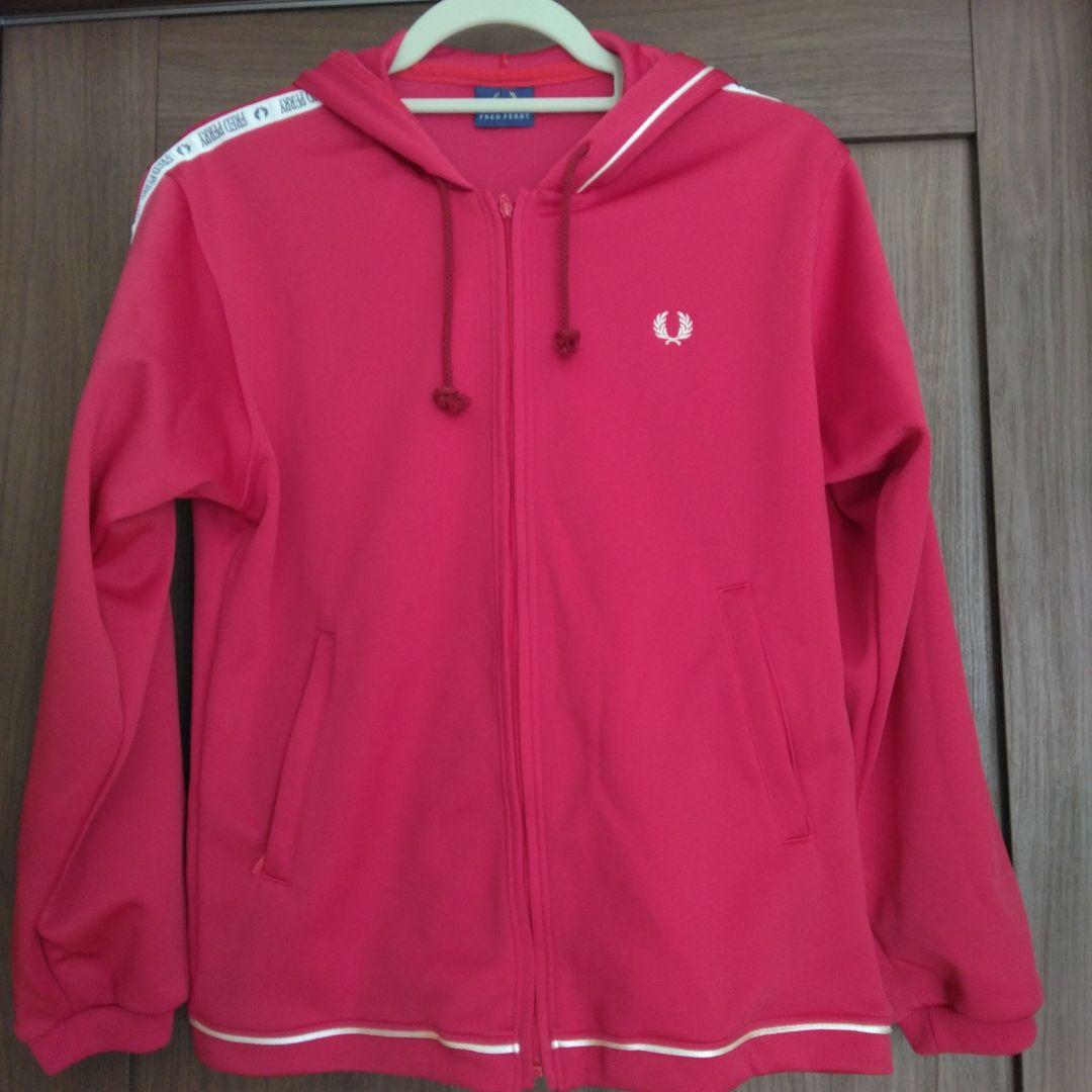 FRED PERRY 赤 フード付きジャージ - メルカリ
