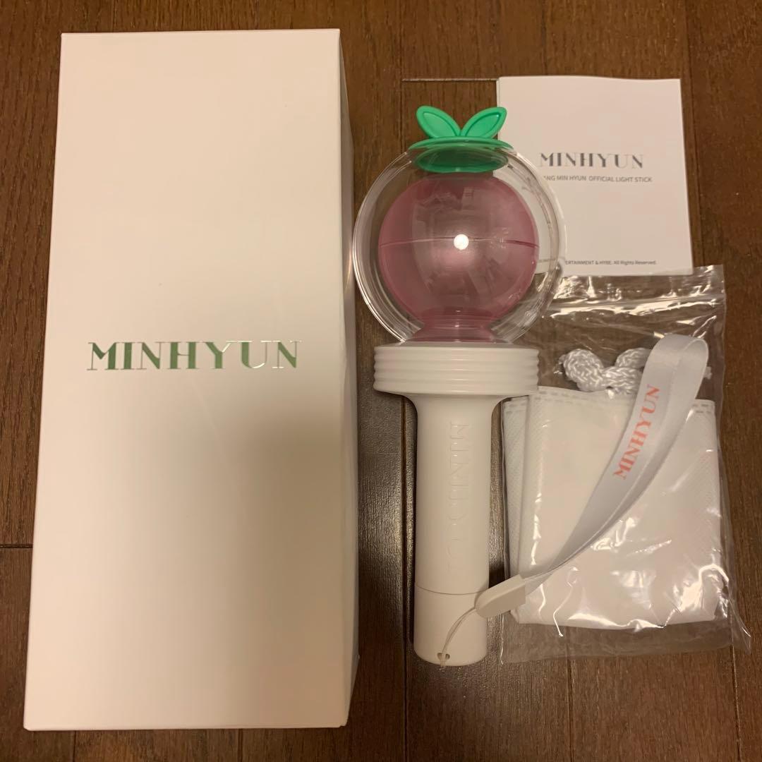 ファンミニョン.公式ペンライト.ミニョン.ペンラ.グッズ.nuest. - メルカリ