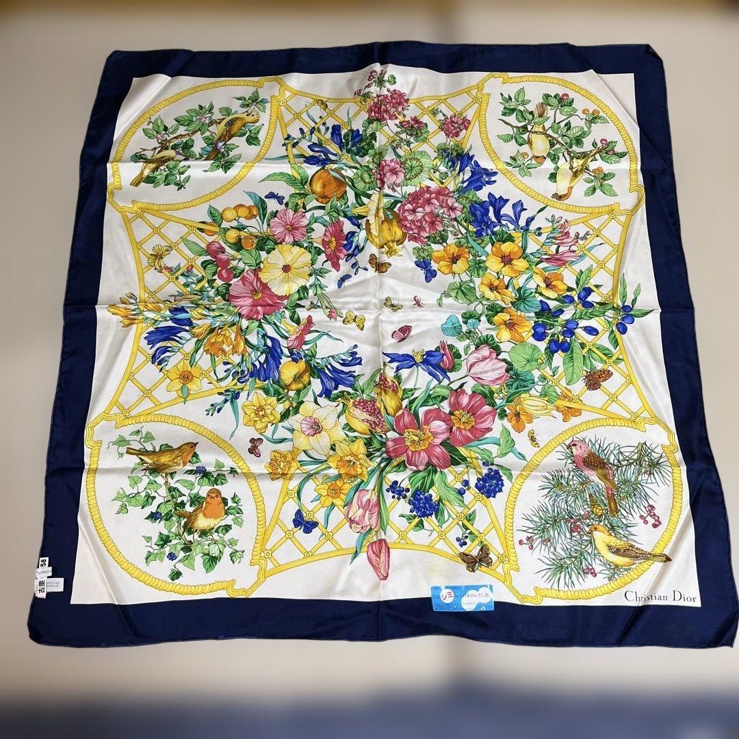 Christian Dior 花柄 シルクスカーフ - メルカリ