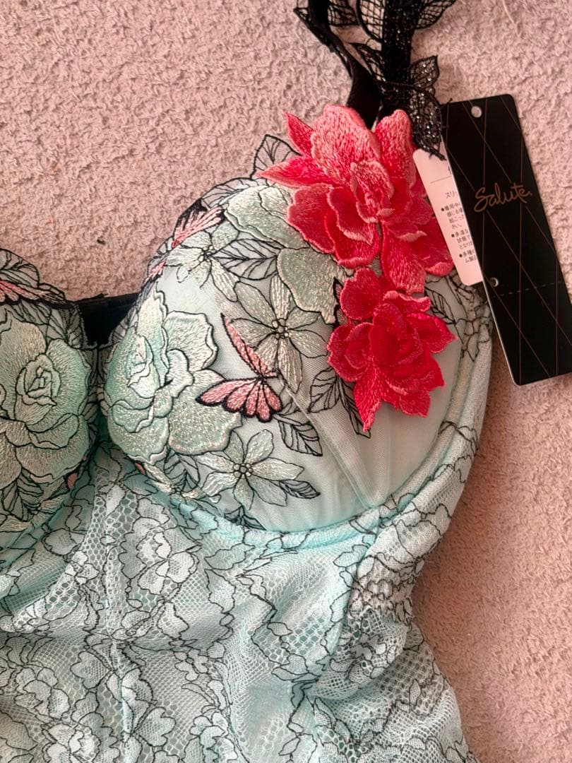 サルート 83G マリリンモンロー TU スリーインワン F70 - メルカリ