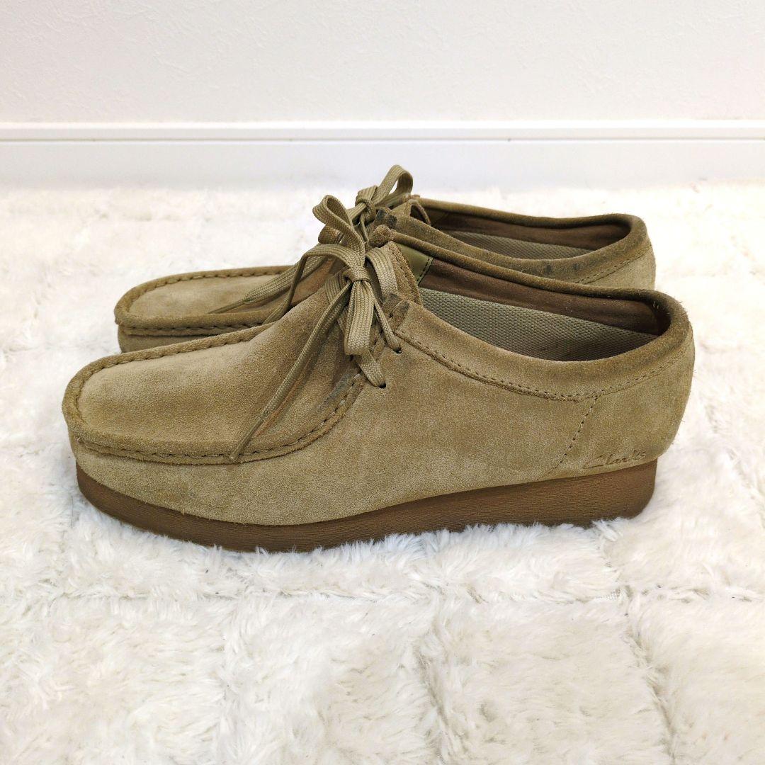 Clarks！ワラビー　25.5cm　EU40　クラークス　ベージュ　スエード