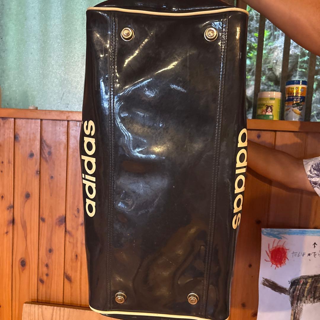 あ*み様 最終値下げ。90年代レトロエナメルadidas ボストンバッグ