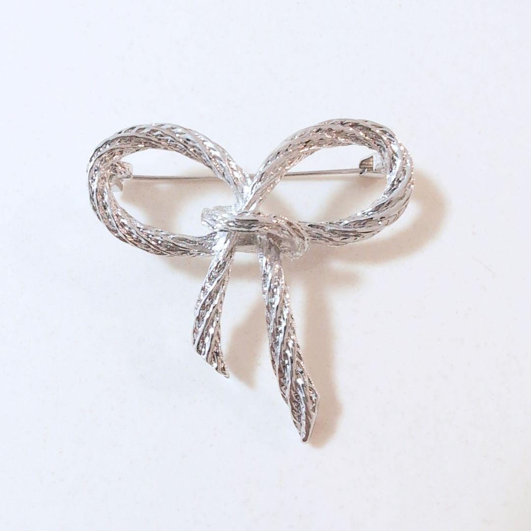 シルバー ロープ リボン ブローチ・結び目 絆 c1-3616 - メルカリ