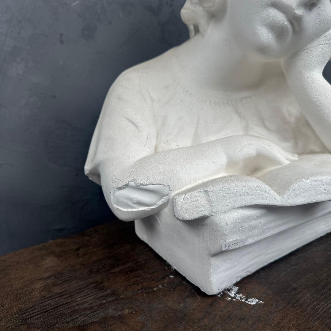 ヴィンテージ石膏像　本読みながらうたたねをする少女