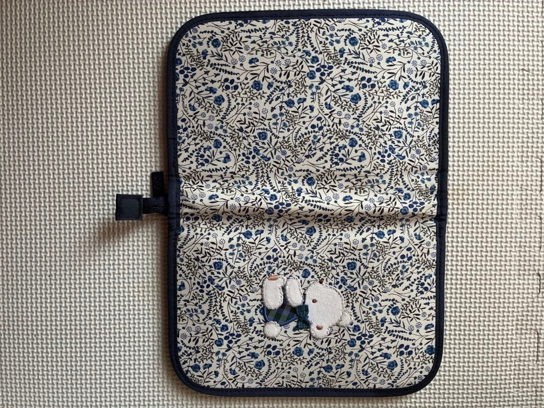 ファミリア母子手帳ケース 花柄 クマ刺繍 - メルカリ
