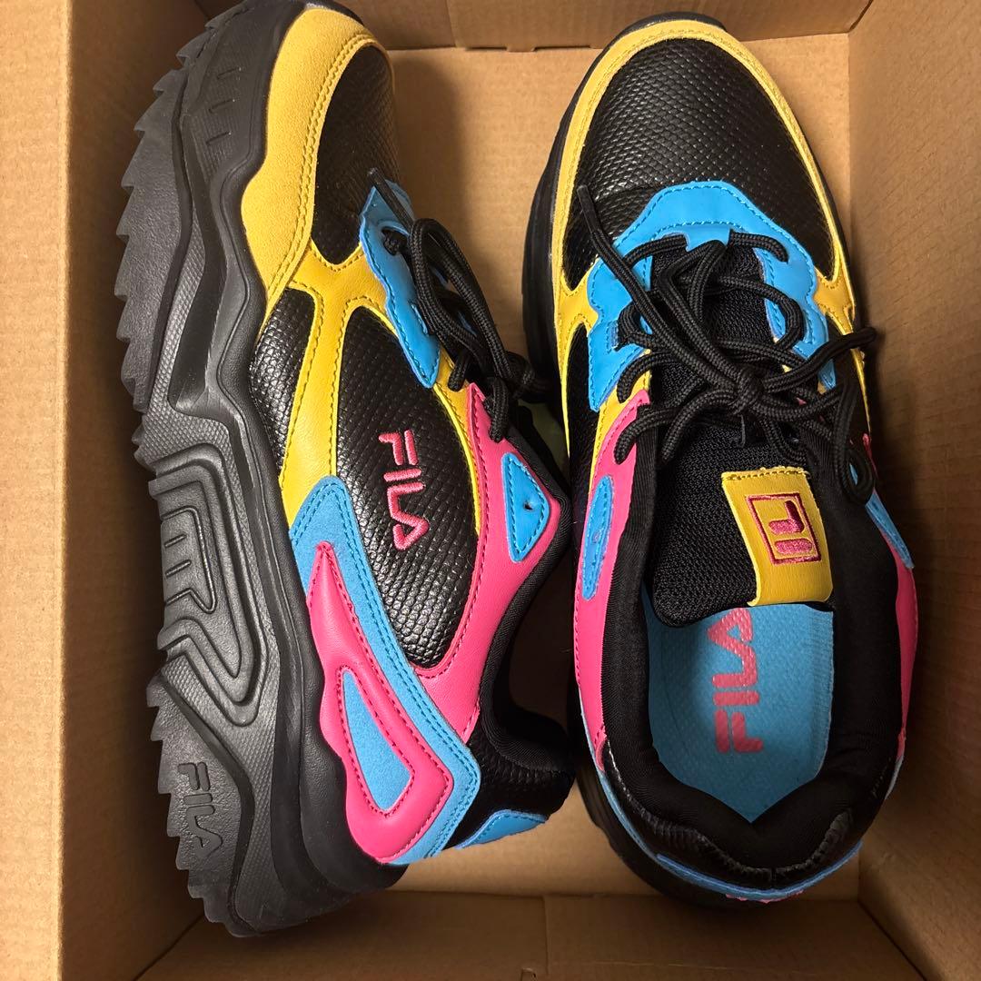 優里 コラボスニーカー 25cm 優里×FILAのコラボスニーカー、全国のシュープラザ57店舗限定で販売