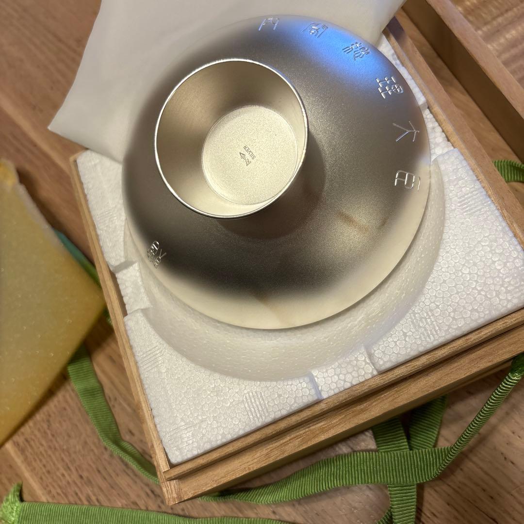 金色の花模様皿 木箱付き137g