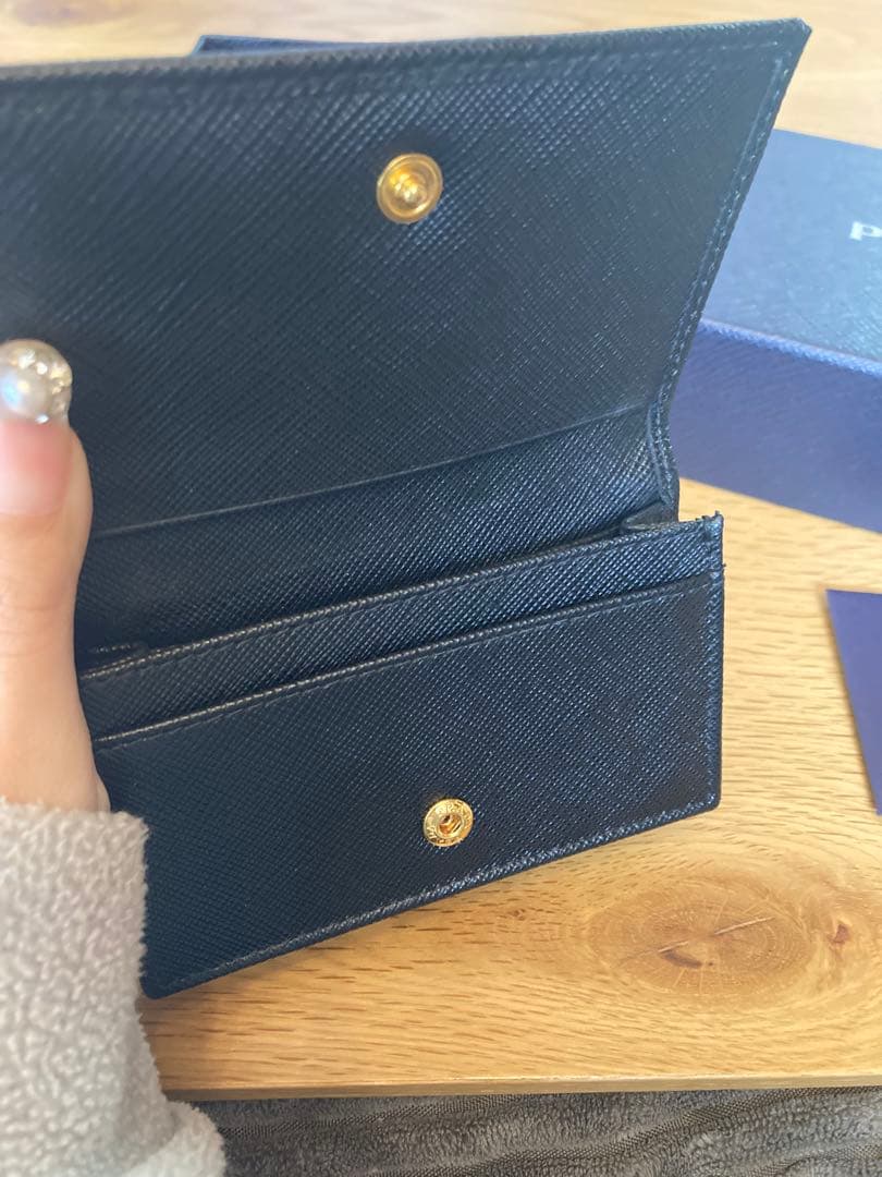 PRADA ブラックレザー 名刺入れ 箱・カード付き - メルカリ