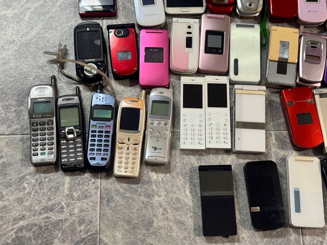 ジャンク ガラケー スマホ 平成 レトロ 携帯電話 パカパカ 当時物 約80