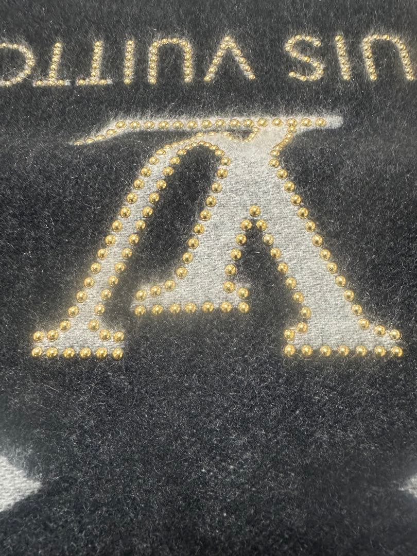 ルイ・ヴィトン マフラー レイキャビック スタッディー カシミヤ