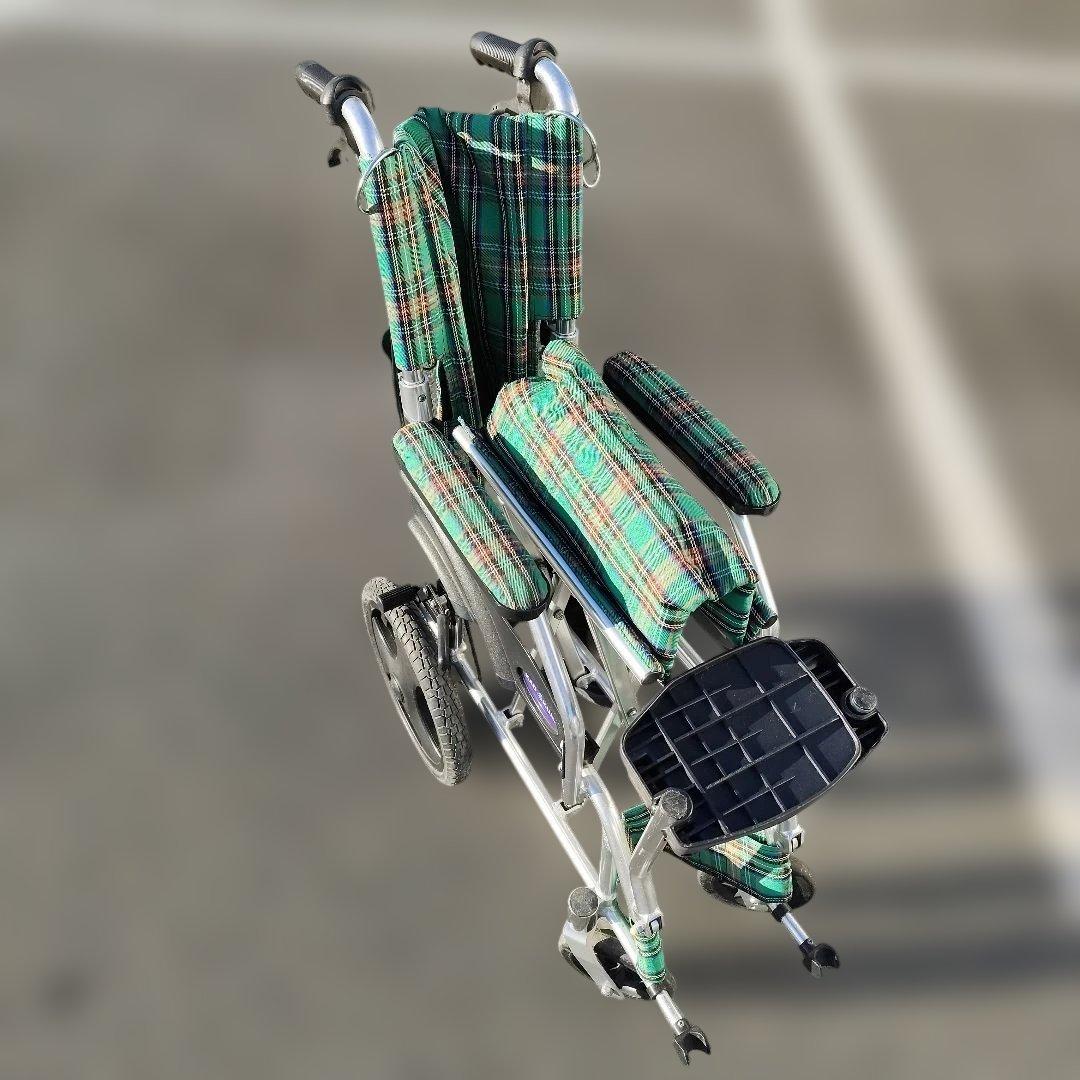 折りたたみ式緑のチェック柄介助用車椅子 程度良品