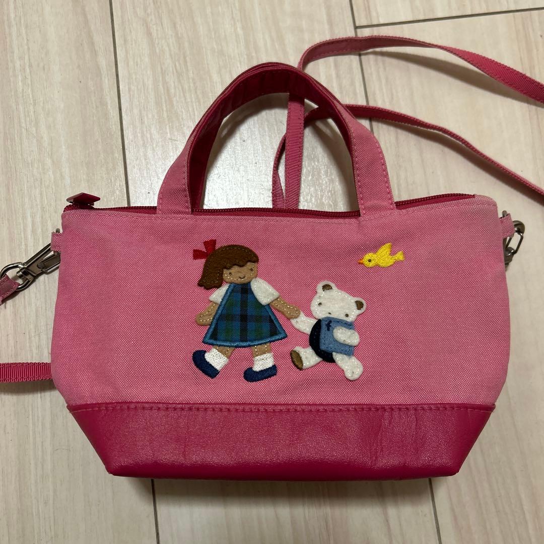 女の子とクマ刺繍のショルダーバッグ ファミリア vip限定 - メルカリ