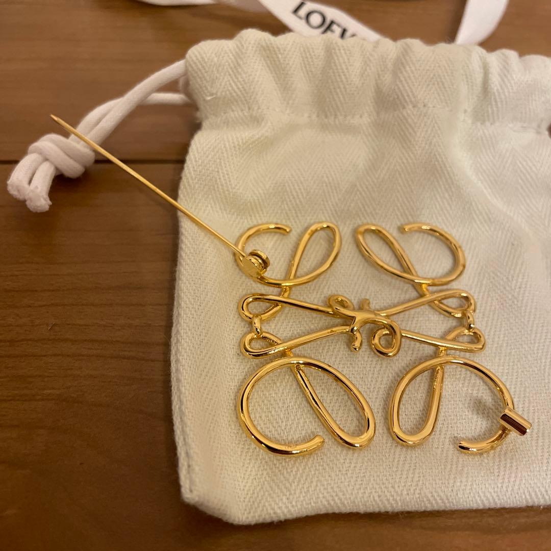 ロエベ アナグラムブローチゴールド LOEWE 正規品 - メルカリ