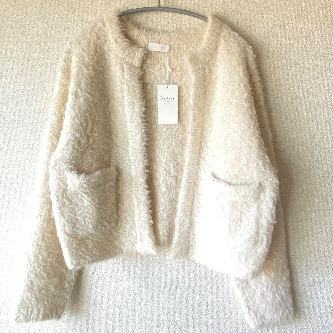 新品タグ付き トゥモローランド　アクリルアルパカファー ショートカーディガン 白 BALLSEY（ボールジィ）の「アクリルアルパカファー ショート
