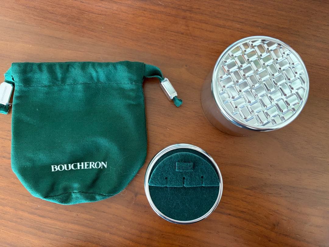 BOUCHERON ブシュロン　ピアスケース ブシュロン 空箱 ピアスケース、巾着（チャーム付き） - メルカリ