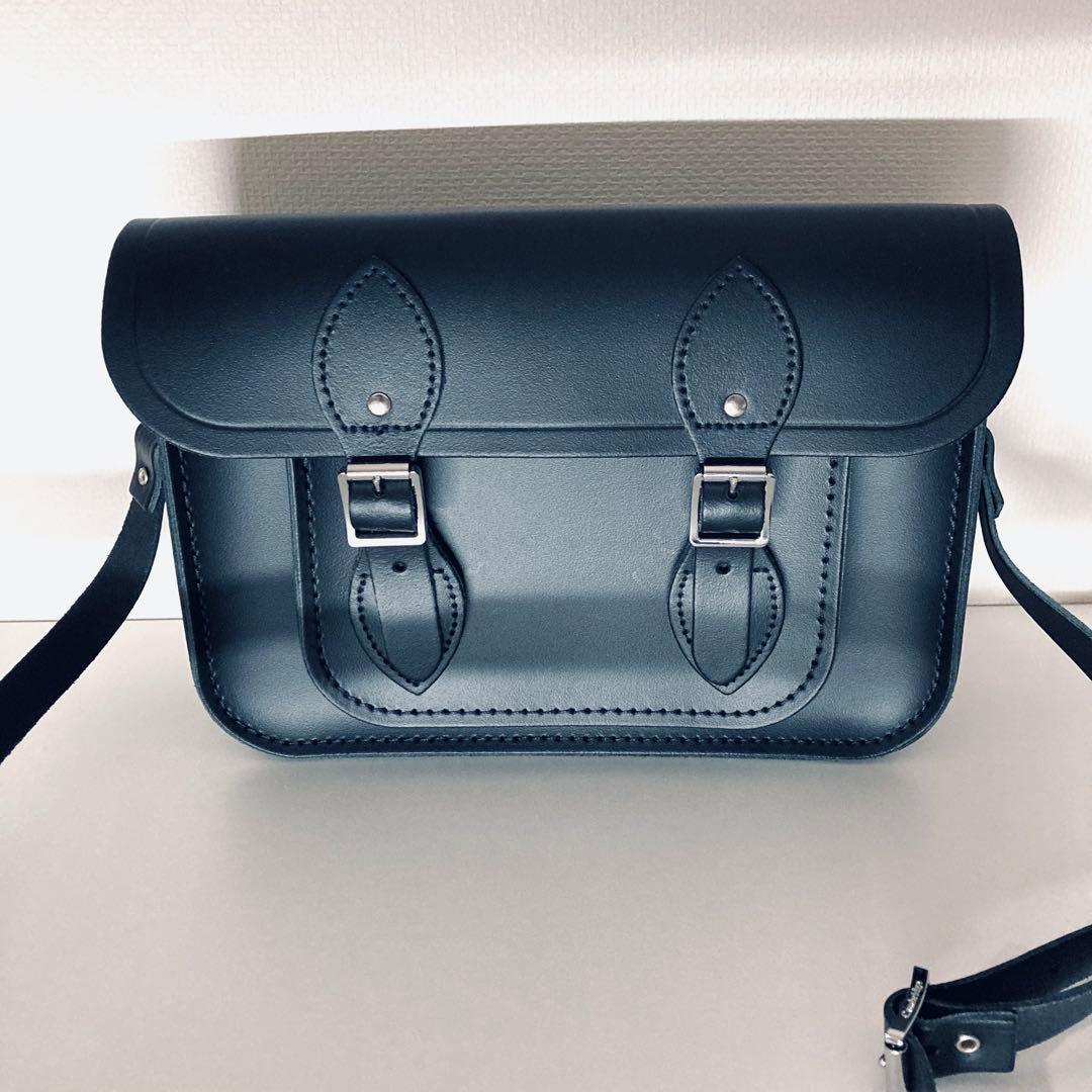 サッチェルバッグ　レディース メンズ　ショルダーバッグ　　ミニマル　コンパクト MASAKI ×DEVICEコラボ】Rename フェイクレザー サッチェル ショルダー