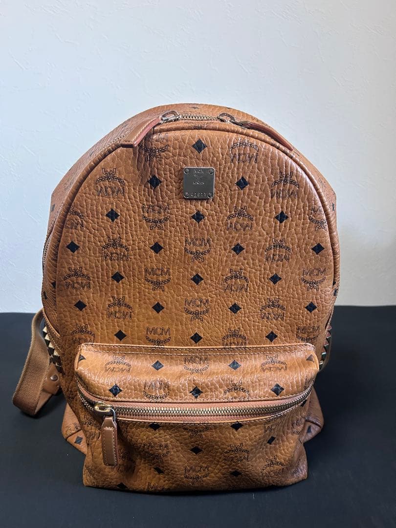 MCM スタッズ付き キャメル リュック Lサイズ MCM スタッズ付き キャメル リュック Lサイズ MCM リュック スタッズ付