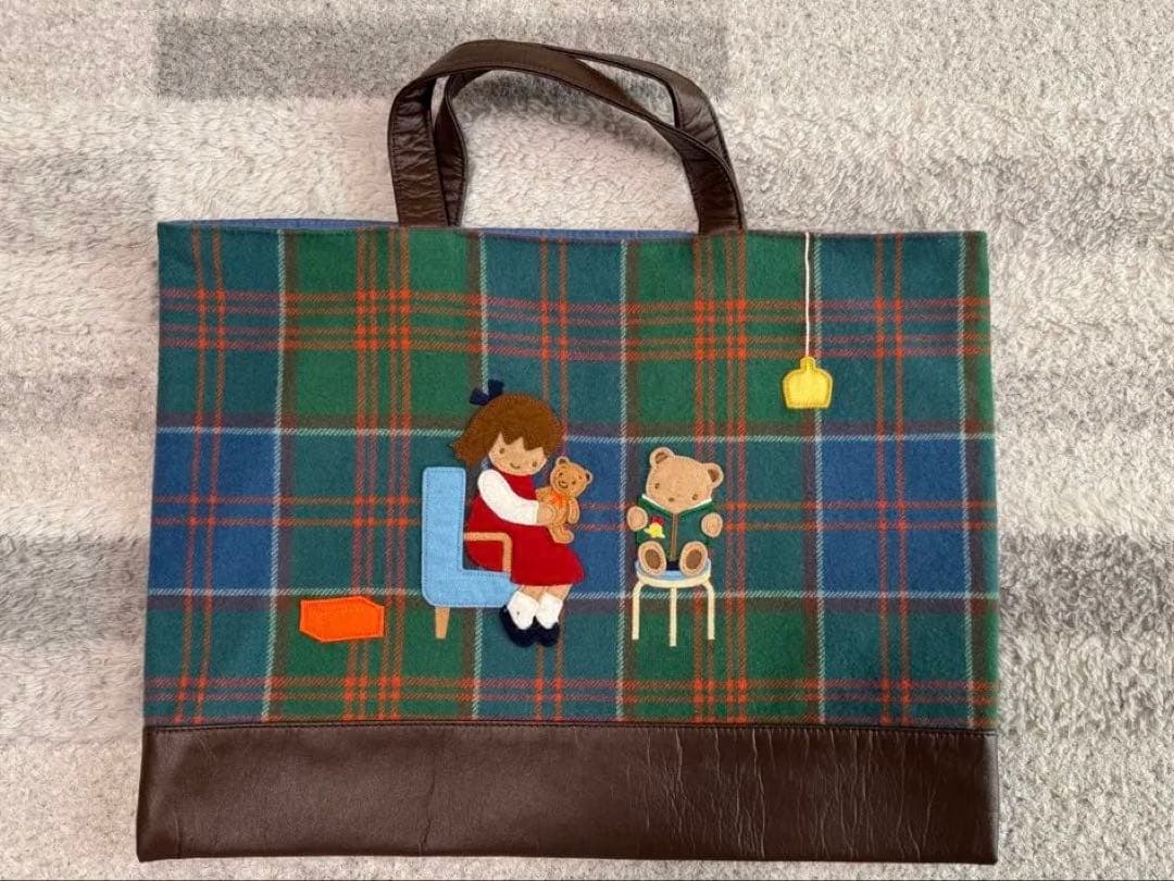 ファミリア クリスマスコレクション レッスンバッグ　限定　2023 ファミリアで『クリスマスコレクション2023』が販売されてる。限定色の