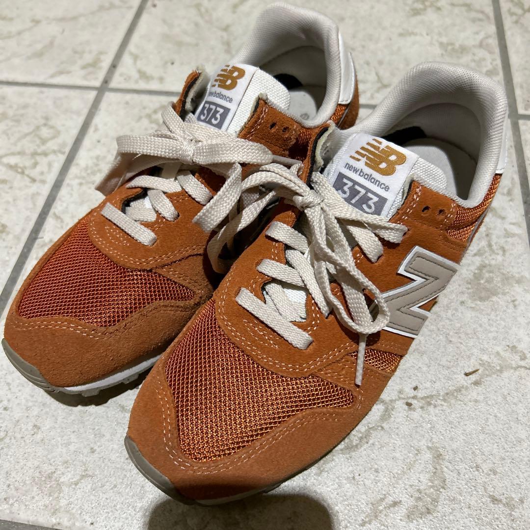 ニューバランス 23.5cm オレンジ スニーカー - メルカリ