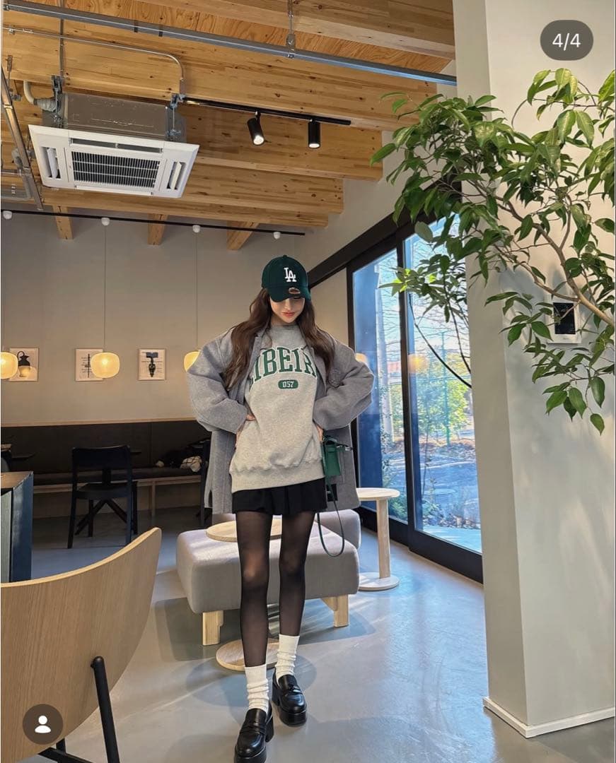 あみさん着用】LIBEIROリベイロカレッジロゴプルオーバートレーナー