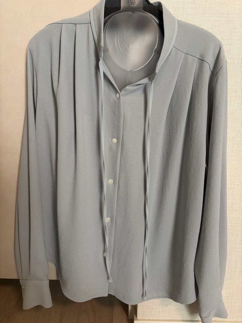 ソージュ soeju ジョーゼットリボンブラウス ブルーグレー M ジョーゼットリボンブラウス - SOÉJU online store｜上質な大人の女性