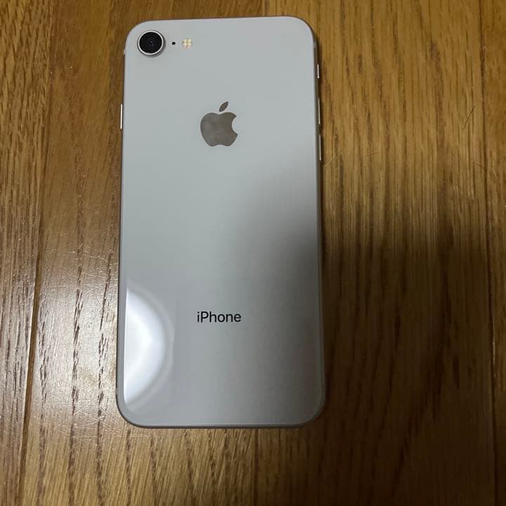 最終SALE/ Sサイズ iPhone 8 Silver 64 GB SIMフリー 最終SALE/ SIMフリー