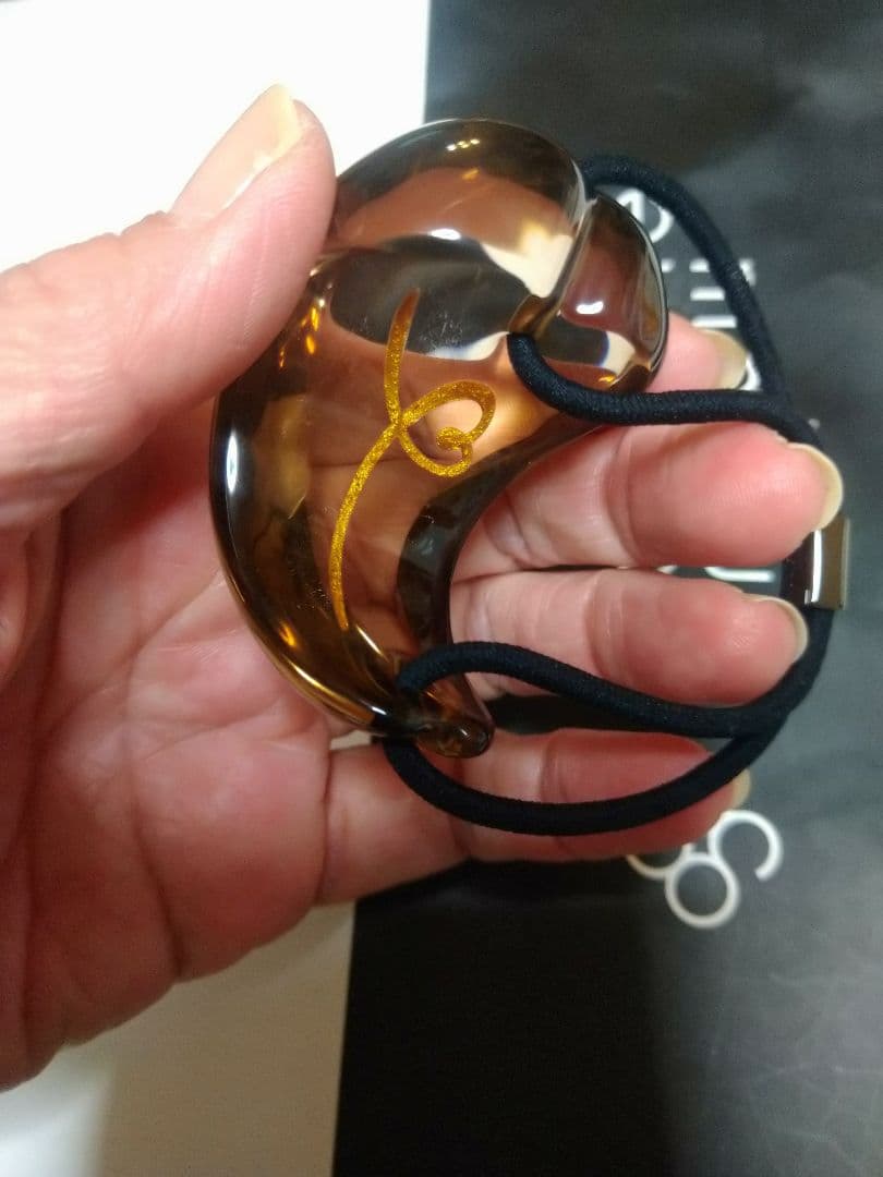 コレットマルーフ アクリリック ラージ ティアドロップ ポニー ハート