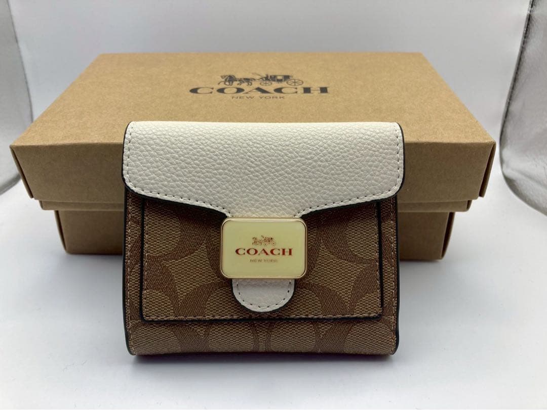 新品・未使用】COACH 二つ折り財布 ブラウン／ホワイトC7805 - メルカリ