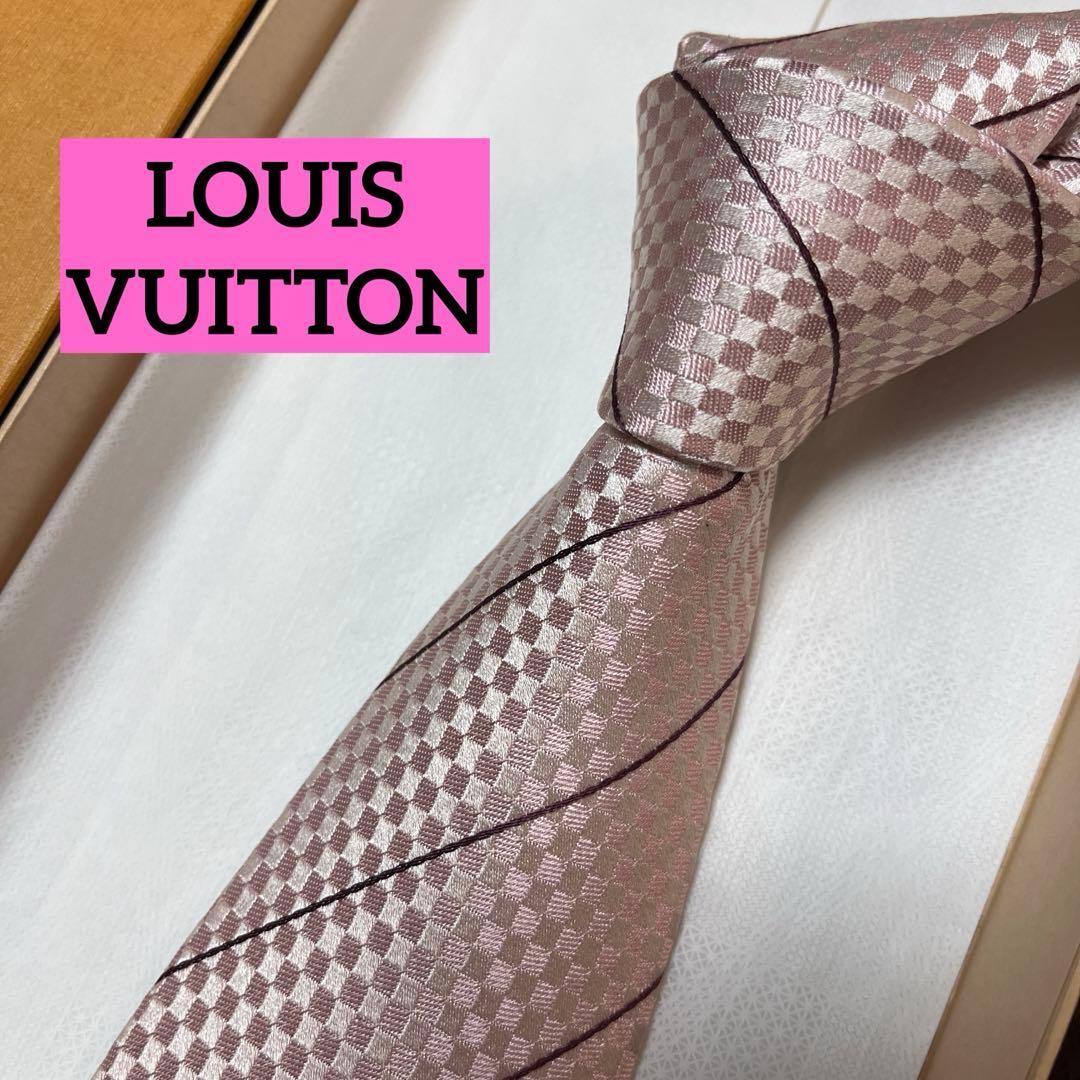 美品　ルイヴィトン　ネクタイ　ピンク　ダミエ　LVロゴ　シルクジャガード　結婚式 未使用箱付 ルイヴィトン ネクタイ ピンク ダミエ柄 LVロゴジャガード
