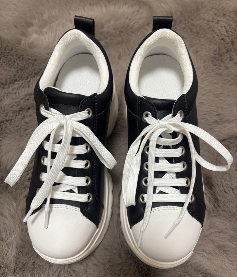 鈴木亜美さんスニーカー Sサイズ ブラック - メルカリ