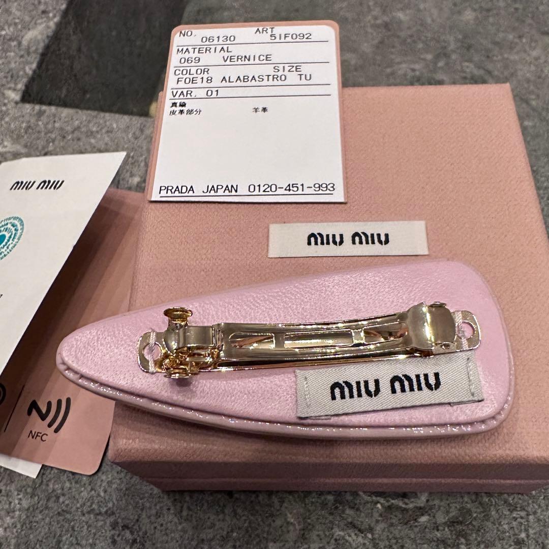 新品 ミュウミュウMIUMIU ヘアクリップ ピンク サナ着用 - メルカリ