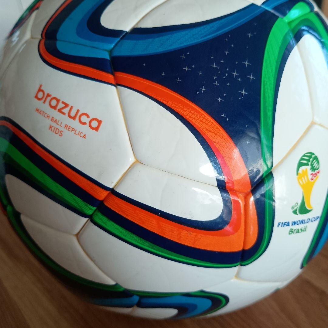 2014 FIFAワールドカップ adidas ブラズーカ サッカーボール4号 - メルカリ
