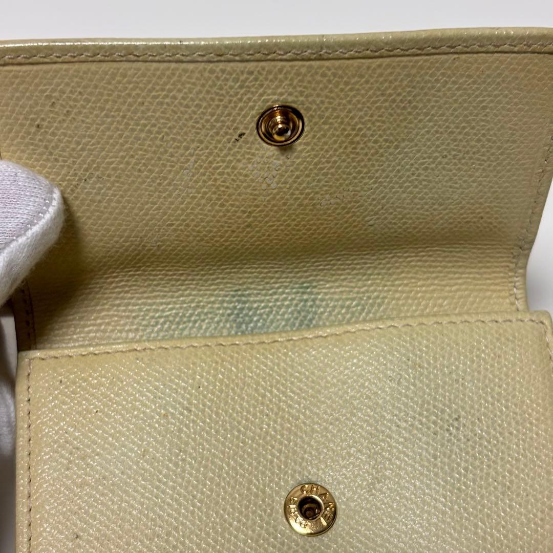シャネル ボタンライン Wホック折財布 レザー オフホワイト