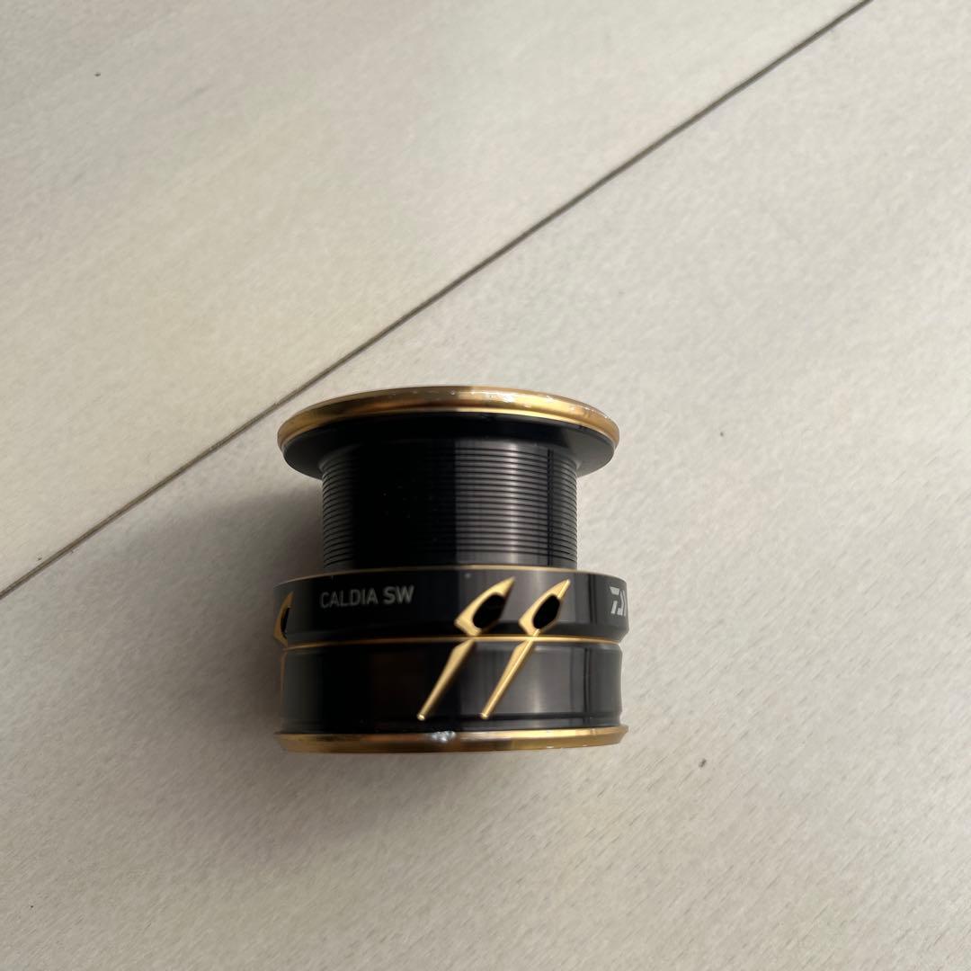 ダイワ 22カルディアSW 4000-CXH ドラグノブ無し - メルカリ