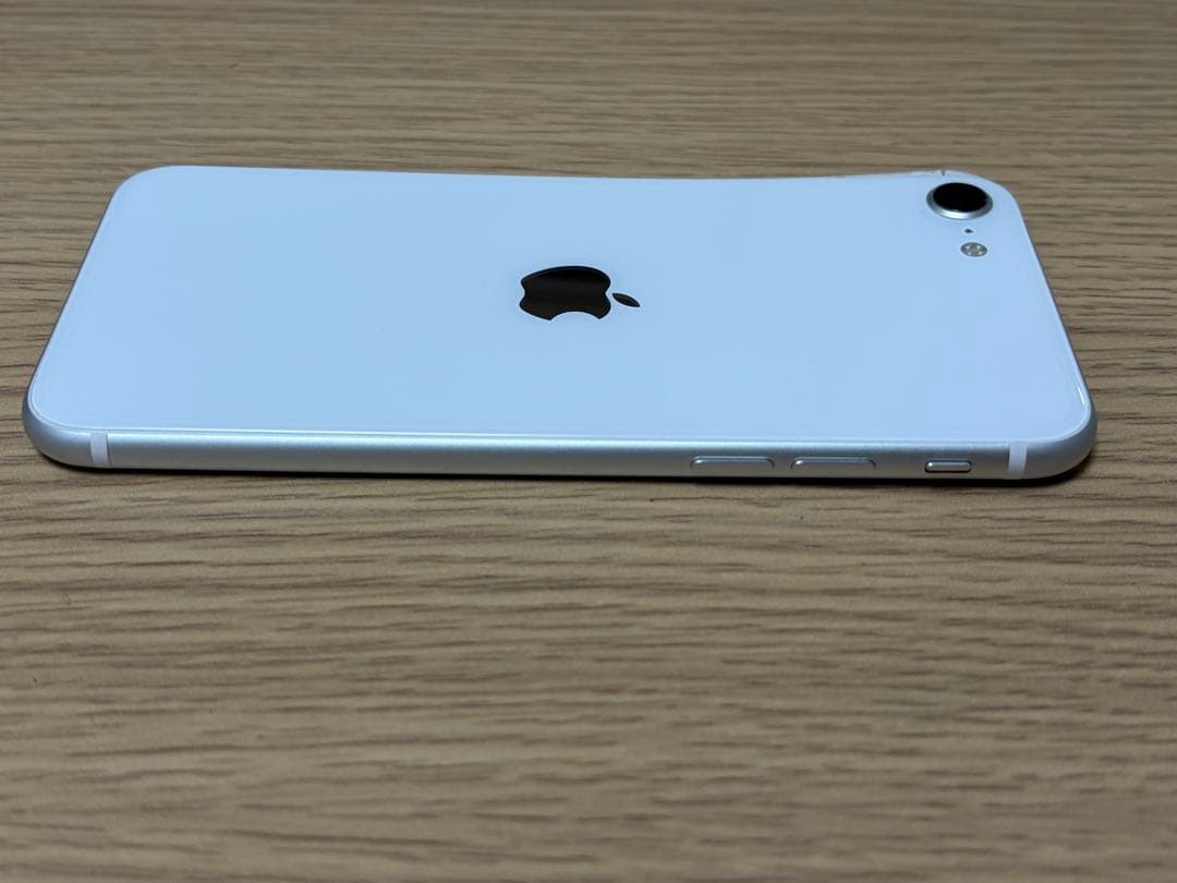ジャンク】iPhone SE (第3世代) ホワイト 本体 - メルカリ