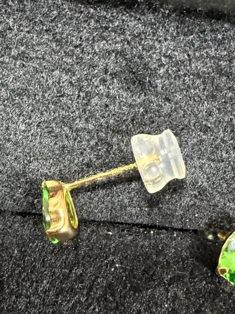 K18 ペアシェイプ グリーンガーネット ピアス - メルカリ