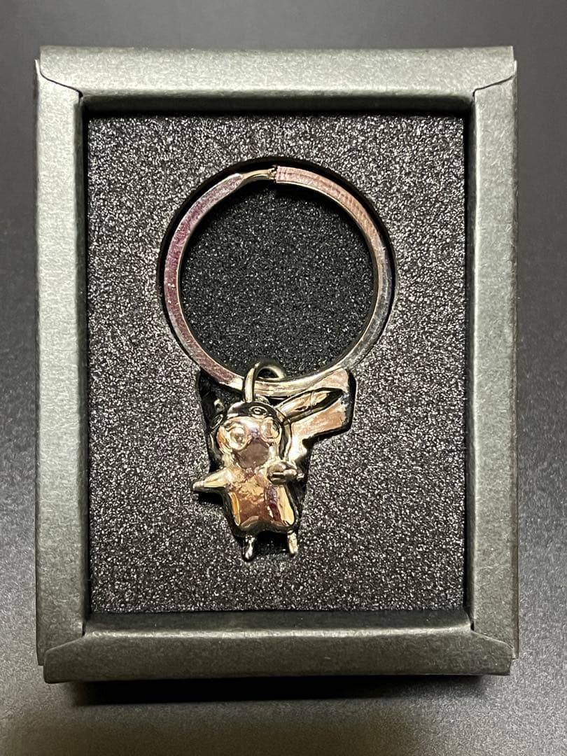 希少・非売品】金銀メッキ ピカチュウ キーホルダーセット - メルカリ