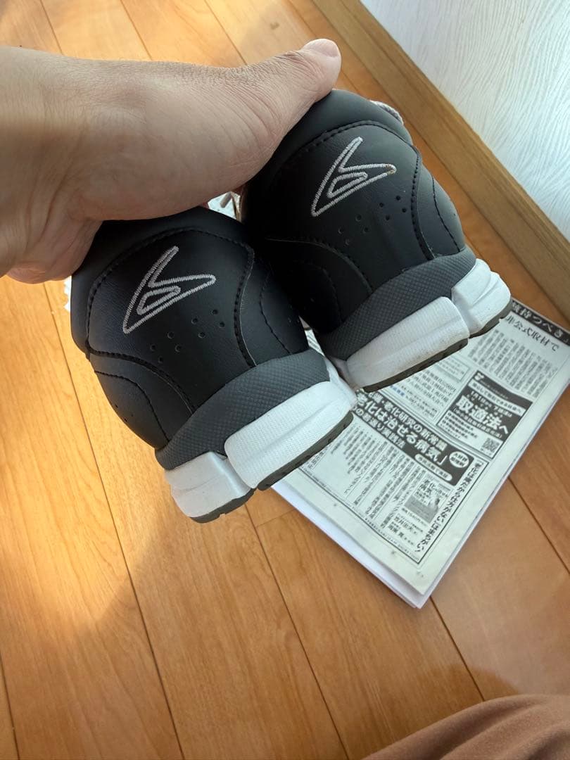 BENESU ジッパー付きスニーカー 22.5mm ブラック