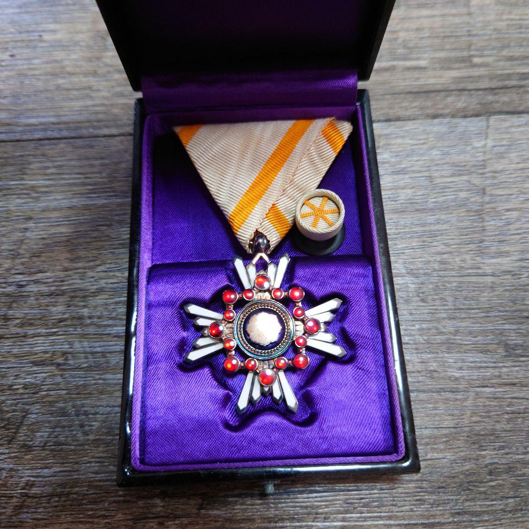 骨董 勲六等瑞宝章 勲章 銀 金張 共箱あり 当時品 - メルカリ