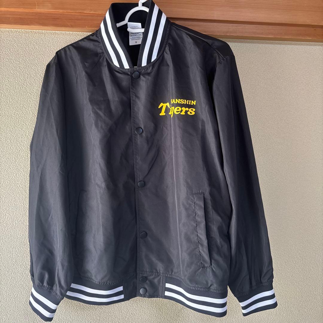 阪神タイガースジャンパー⭐︎Sサイズ - メルカリ