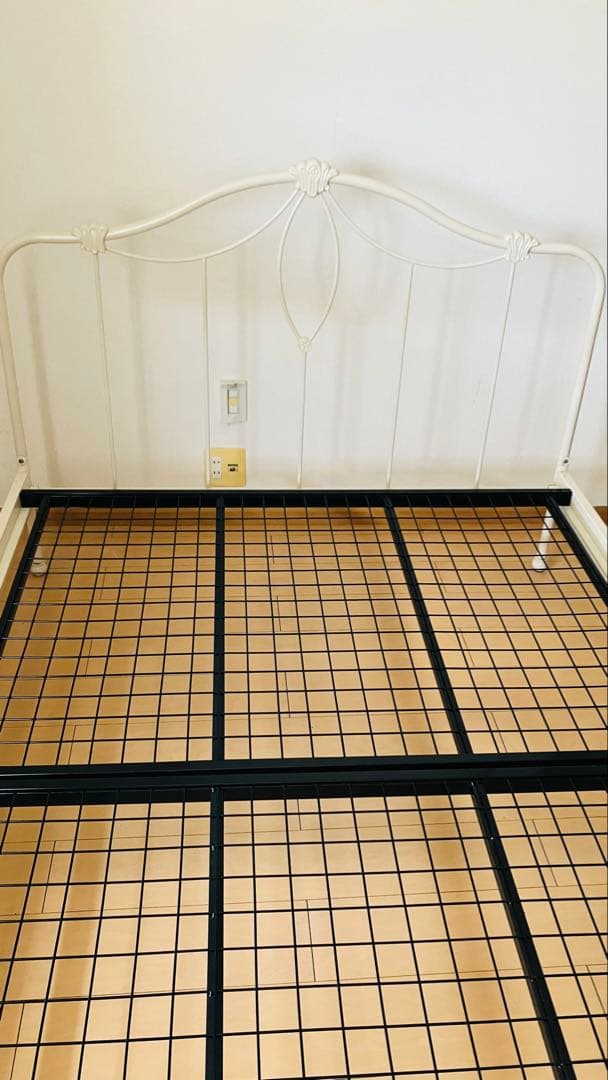 【マットレス付き&送料込み】ダブルベッド　ローラアシュレイ ダブルサイズ】ベッドスカート（ベッド・寝具） | LAURA ASHLEY HOME