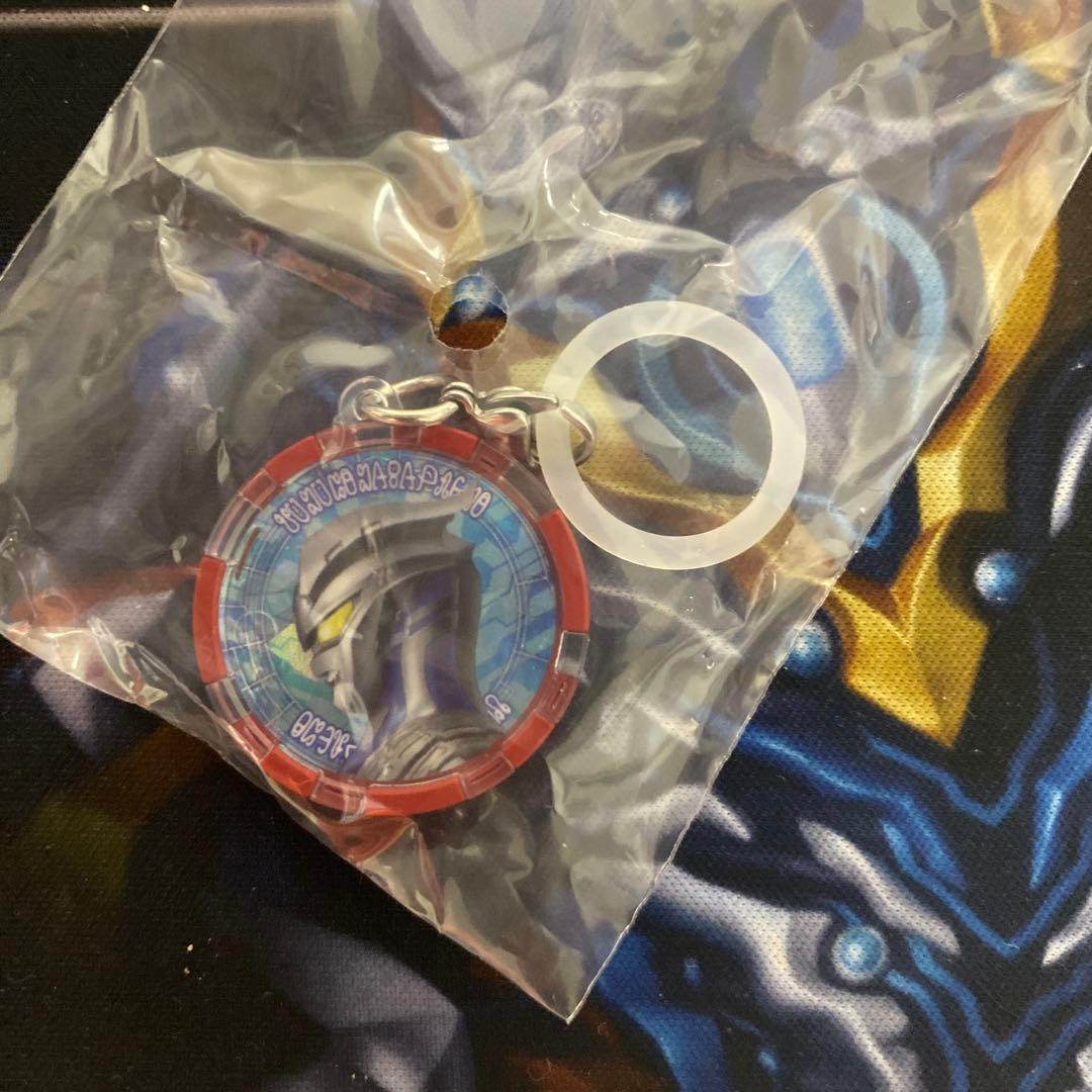 めじるしアクセサリー 仮面ライダー/ウルトラマン4種セット - メルカリ